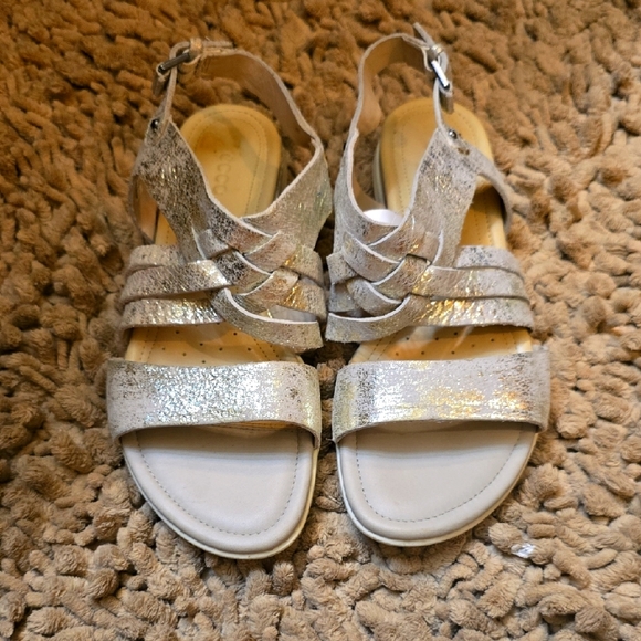 Ecco‎ Women's Size 6.5 Gold Metallic Adjustable Heel Strap Sandal Shoe - Picture 1 of 8